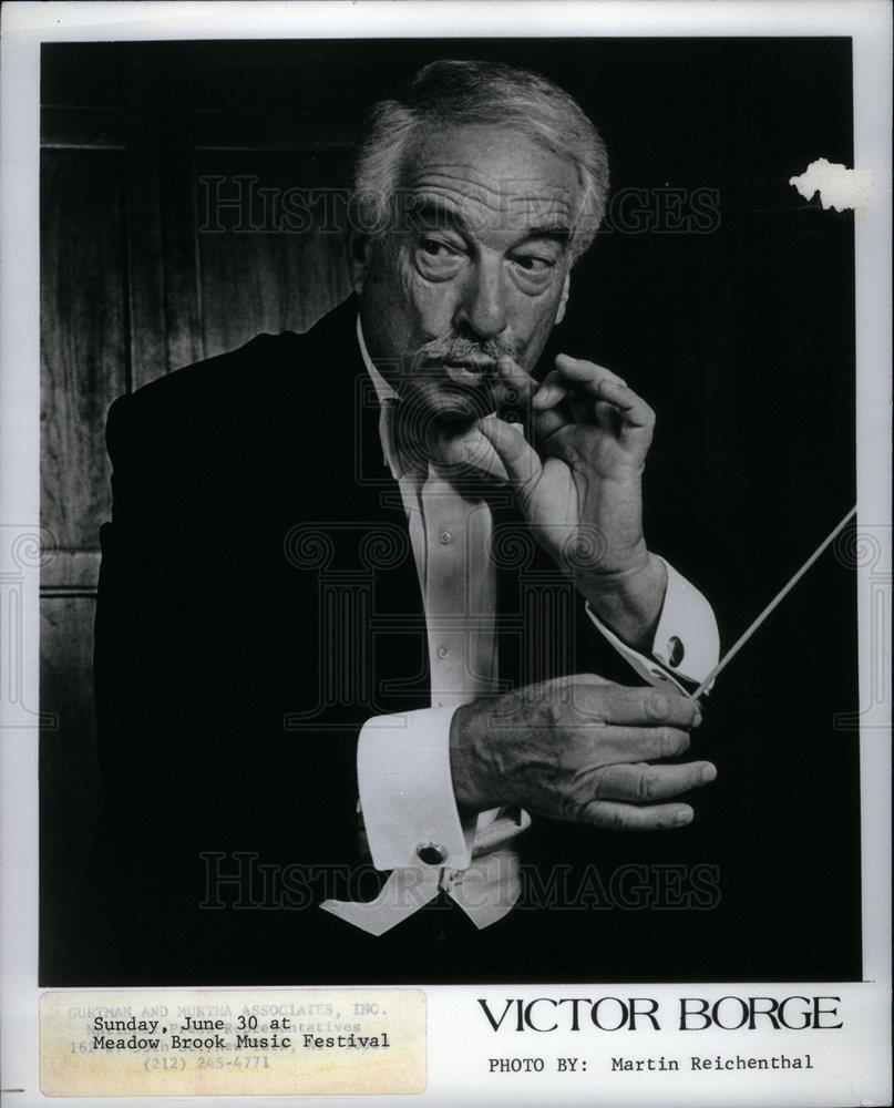 1991 Press Photo Victor Borge Conductor Pianist - DFPD22851 - Historic Images