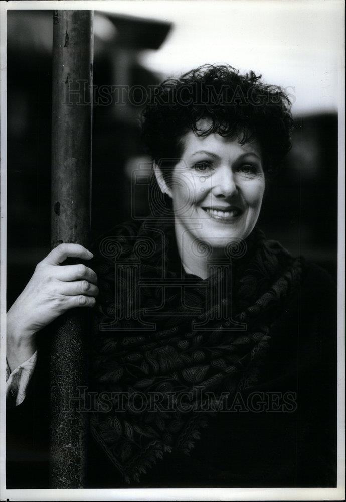 1993 Press Photo Lynn Redgraye One Woman Show - DFPD64619 - Historic Images