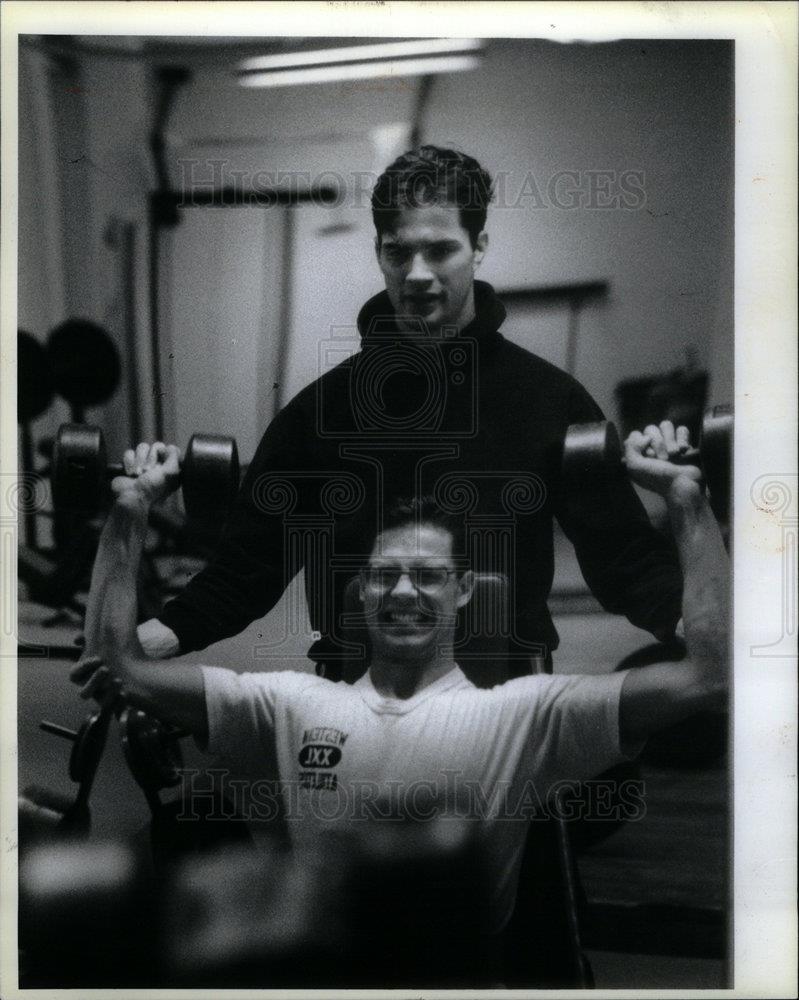 1993 Press Photo Sean SHawn Kaye Weight Mirror Twin - DFPD55555 - Historic Images