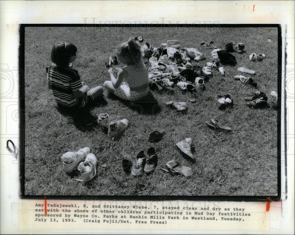 1993 Press Photo Amy Tadajewsky Brittaney Wiebe - DFPD73471 - Historic Images