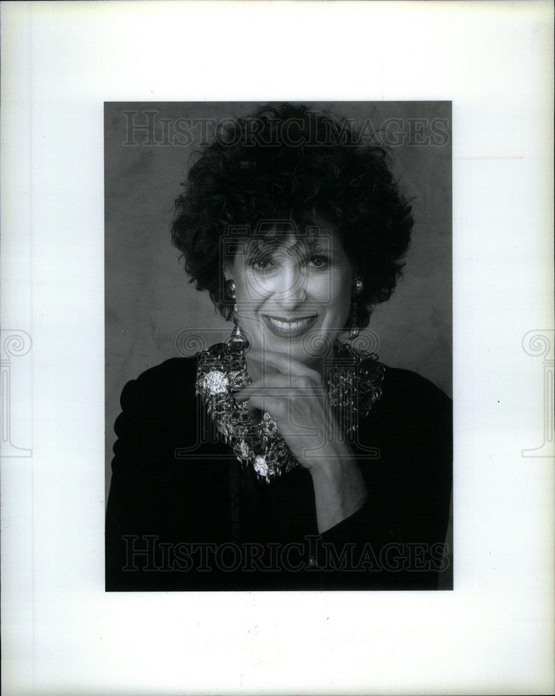 1992 Press Photo Sandy Schreier Couture Collector Style - DFPD09793 - Historic Images