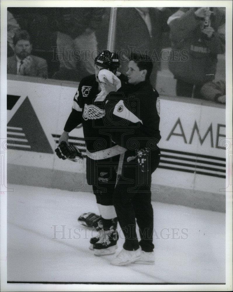 1992 Press Photo Red Wings forward Kevin Miller - DFPD12133 - Historic Images
