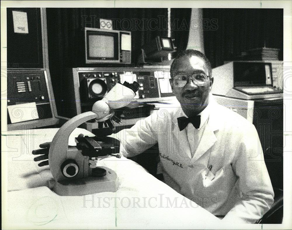 1990 Press Photo Dr. Arnold Curry Fred Marx - dfpd49083 - Historic Images