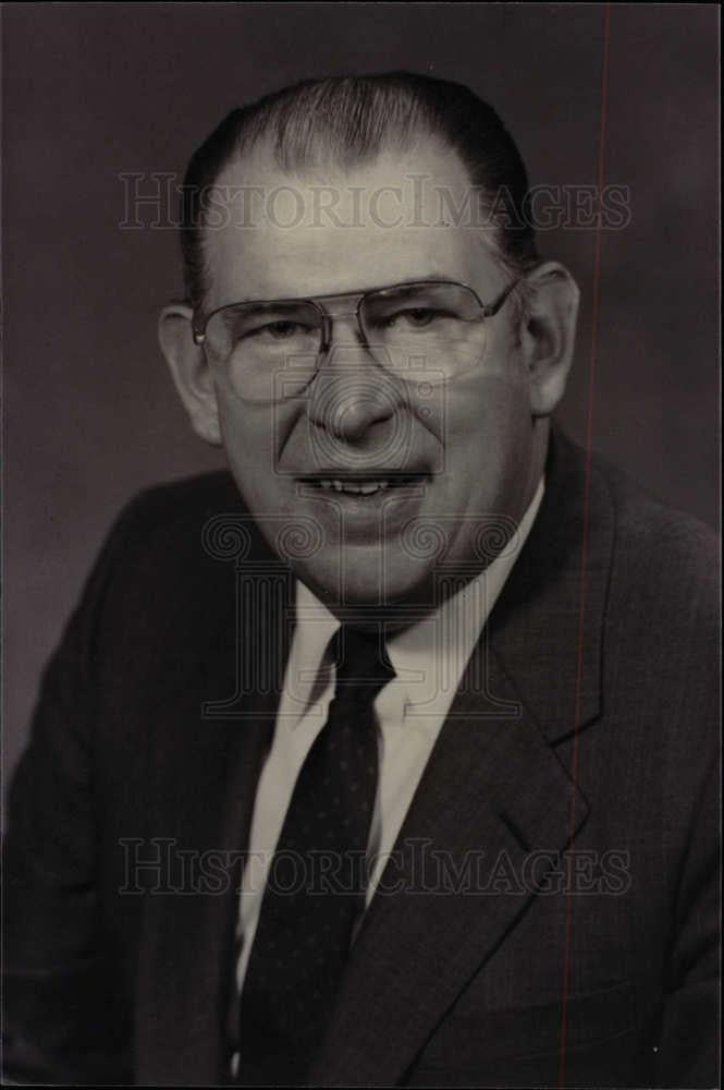 1990 Press Photo ROBERT CARL STEMPEL CHAIRMAN CEO - dfpd34607 - Historic Images