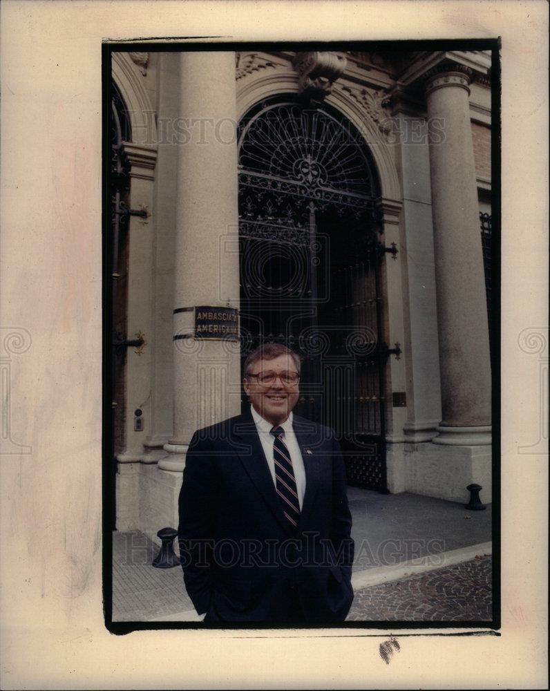 1990 Press Photo Peter Secchia Italy Ambassador - DFPD15197 - Historic Images