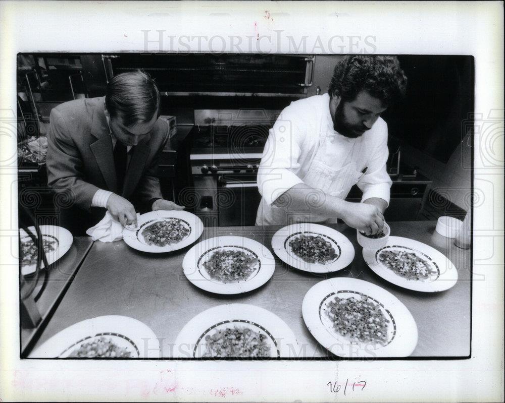 1990 Press Photo Schmidt wipes spots from a plate - DFPD58223 - Historic Images