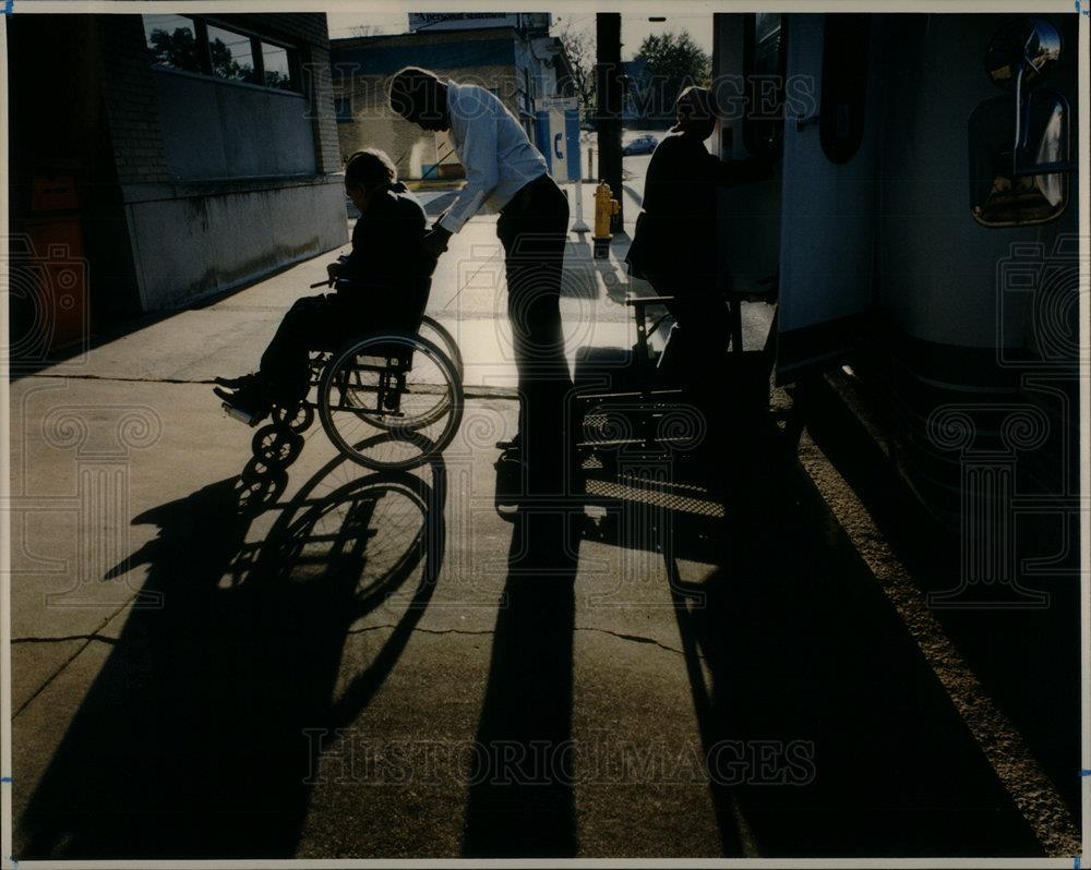 1994 Press Photo Arthritis and Parkinson&#39;s disease - DFPD50143 - Historic Images