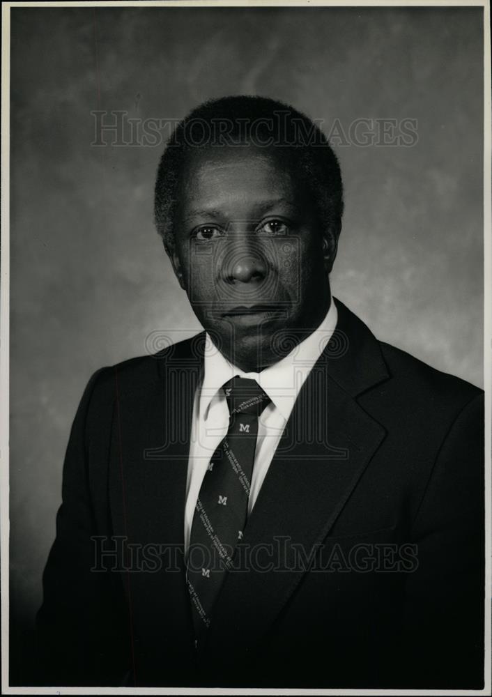 1995 Press Photo James L Waters U OF M Regent Michigan Dfpd41717 1995-press-photo-james-l-waters-u-of-m-regent-michigan-dfpd41717