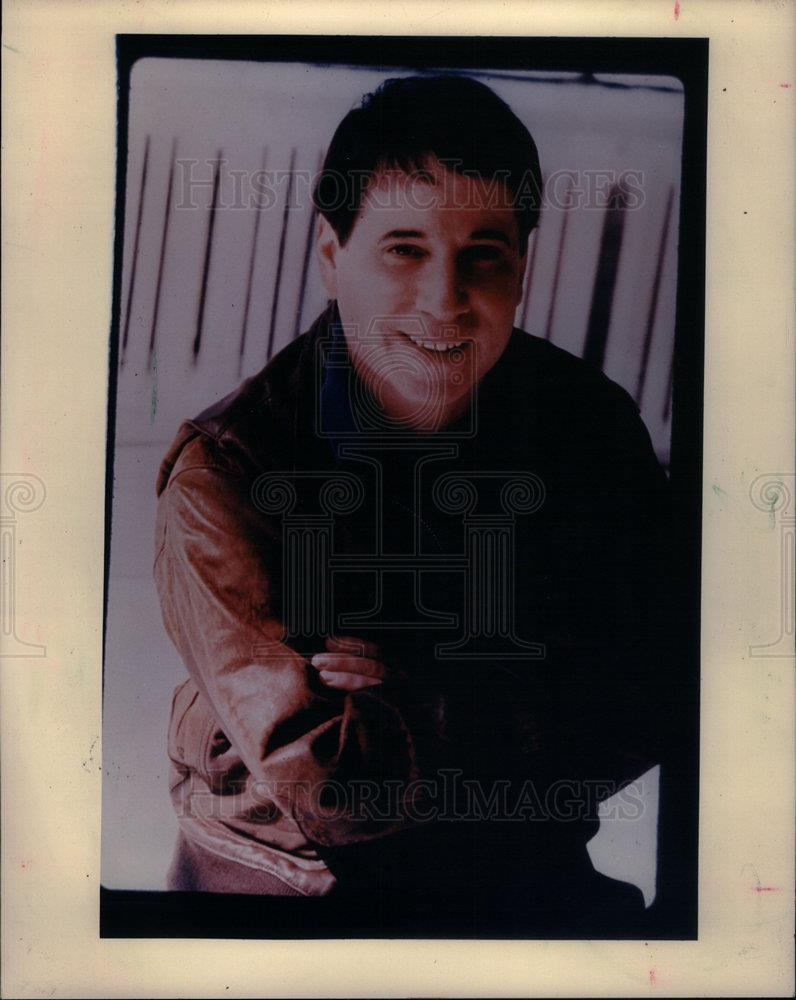 1991 Press Photo Paul Simon Singer - DFPD54733 - Historic Images