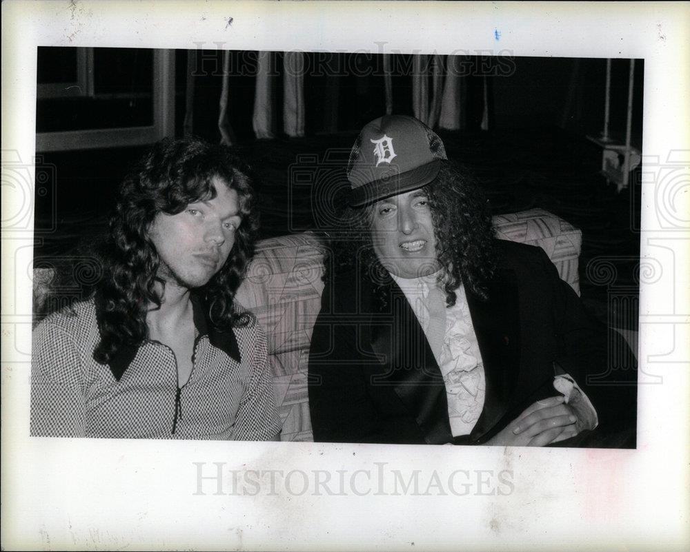 1990 Press Photo Tiny Tim Tiptoe Tulips singer ukulele - DFPD50879 - Historic Images