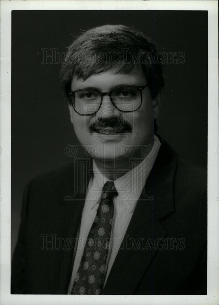 1990 Press Photo George R. Mrkonic, Jr. EVP K Mart - dfpd32387 - Historic Images