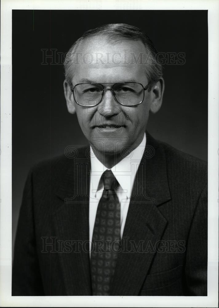 1993 Press Photo Richard Miller Kmart Corporation VP - dfpd41933 - Historic Images