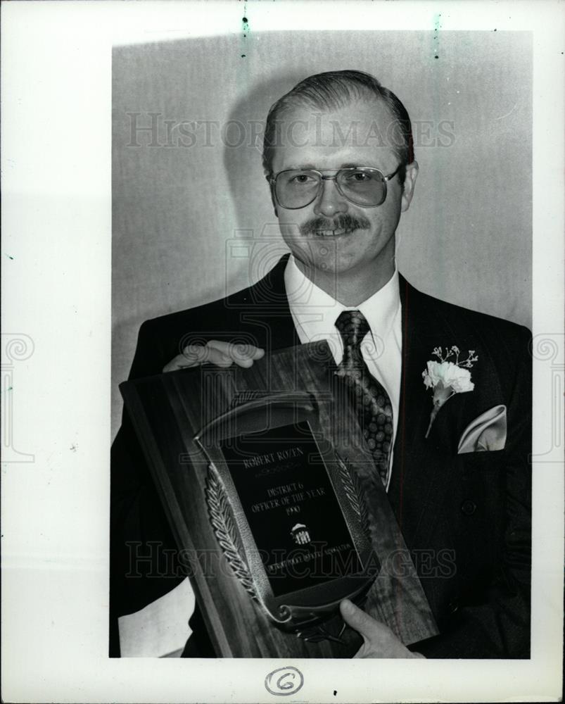 1990 Press Photo Robert Rozen officer year - dfpd40001 - Historic Images