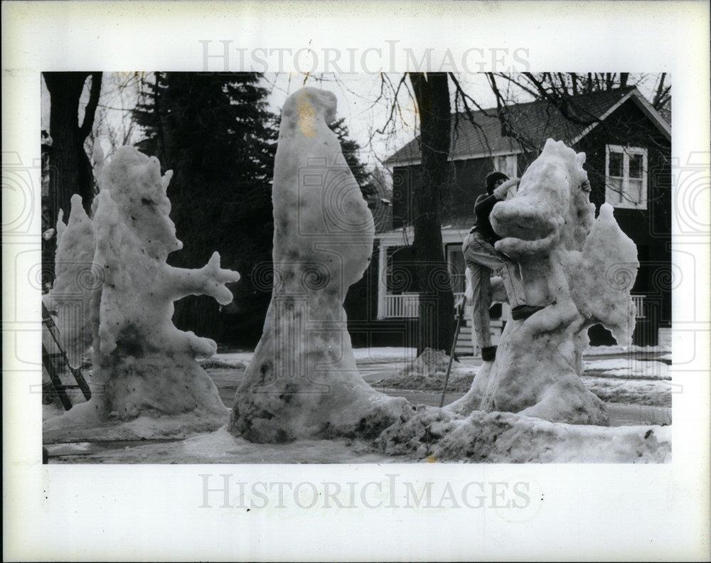 1990 Press Photo Jerry Brader Ice Sculpture Rochester - DFPD51079 - Historic Images