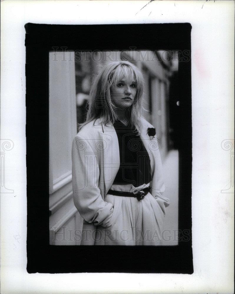 1992 Press Photo Ellen Barkin - DFPD19205 - Historic Images