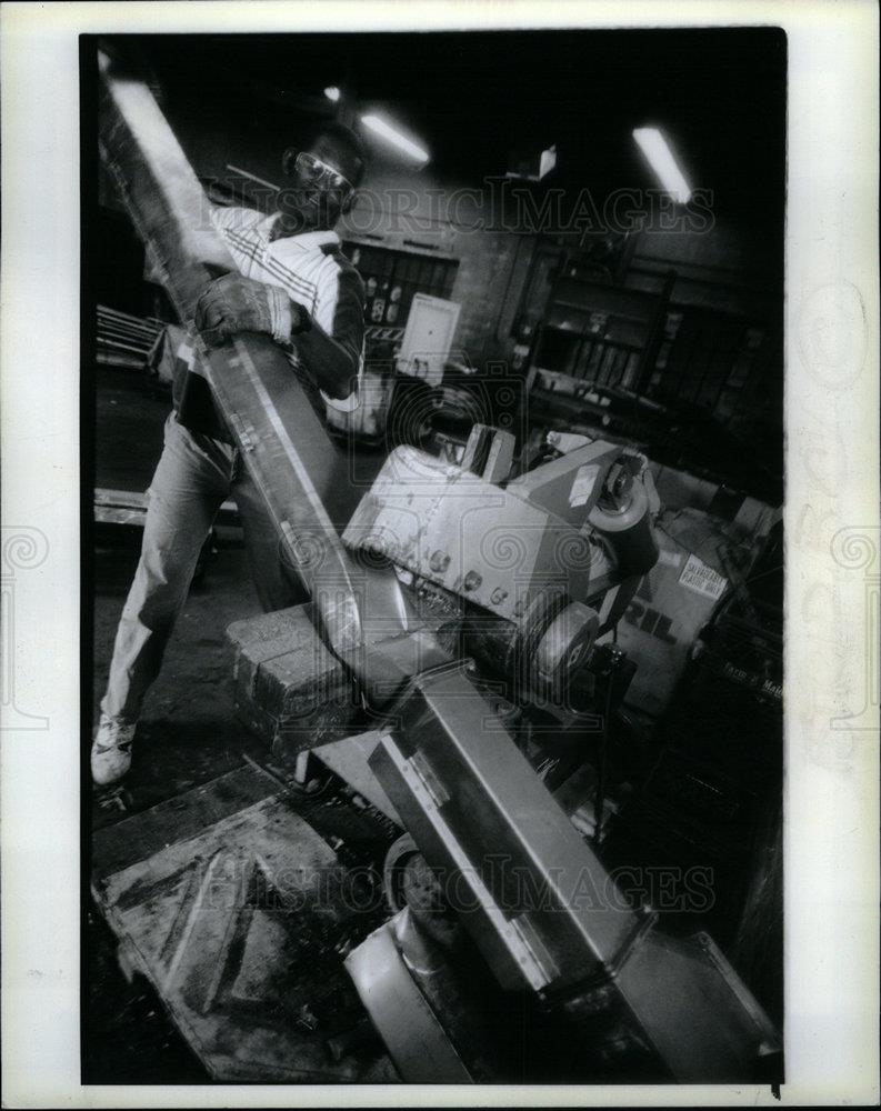 1991 Press Photo Tyrone Davis Dynamic Metal Trading - DFPD01847 - Historic Images