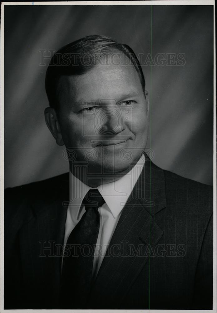 1991 Press Photo George J. Butvilas CEO D&amp;N Bank - dfpd33507 - Historic Images