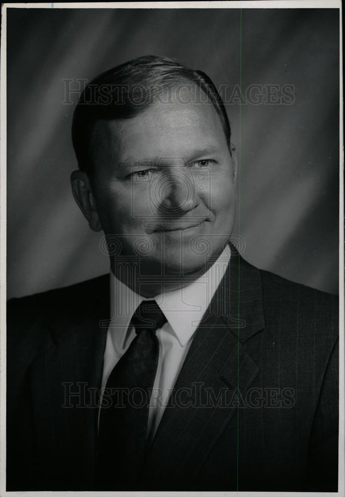 1991 Press Photo George J. Butvilas CEO D&N Bank - dfpd33507 - Historic Images