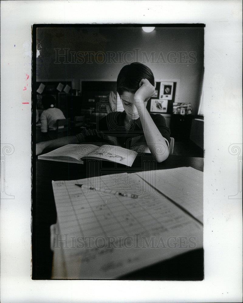 1991 Press Photo Federal Aid to School - DFPD65387 - Historic Images