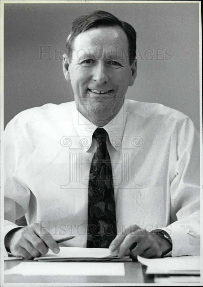 1996 Press Photo Gary Russi President Oakland Univ - dfpd35437 - Historic Images