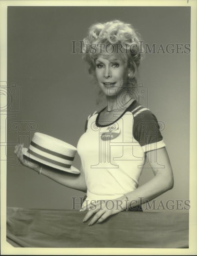 1980 Press Photo Barbara Eden holding a hat, &quot;Harper Valley PTA&quot; - nop24624 - Historic Images