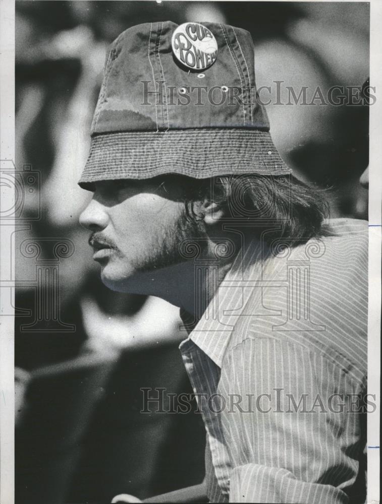 1971 Press Photo Hot Weather Hair Long Wrigley Field - RRQ18371 - Historic Images