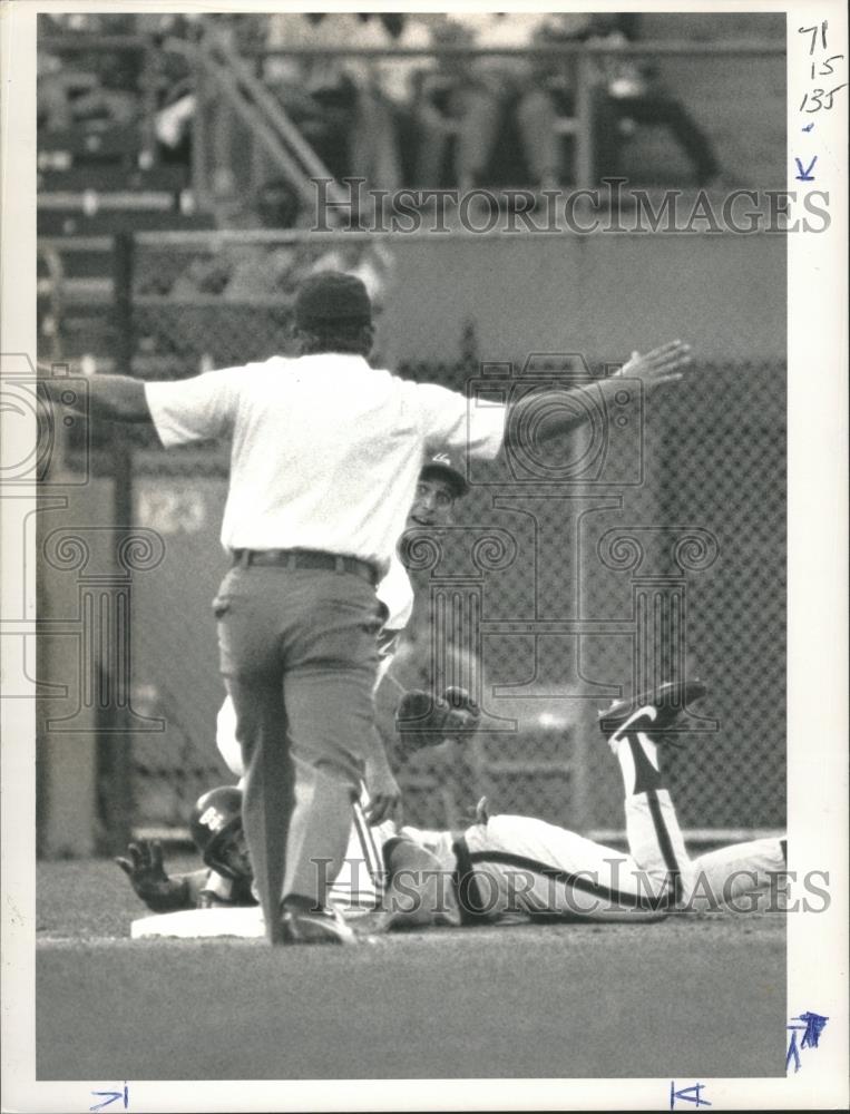 1988 Press Photo Denver Zephyrs Game Player Slide Base - RRQ19591 - Historic Images