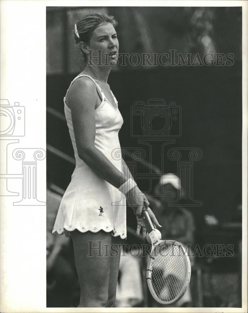 Press Photo Tennis Champ Pam Teegarden Sets To Serve - RRQ19761 - Historic Images