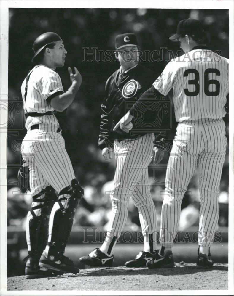 1992 Press Photo Managers meeting on Cubs mound - RRQ19851 - Historic Images