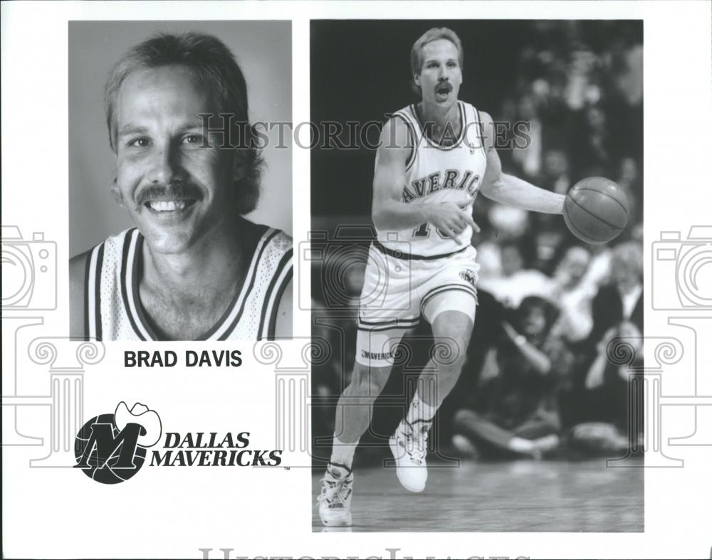 Press Photo Brad Davis Promo Dallas Mavericks Dribbling - RRQ21033 - Historic Images