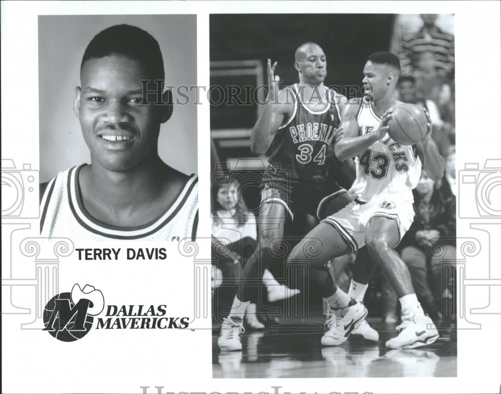 Press Photo Dallas Mavericks Terry Davis Promo Player - RRQ21037 - Historic Images