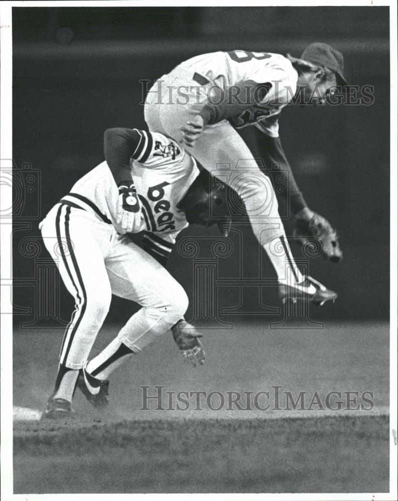 1982 Press Photo Bears Bob Jones Redbirds Kelly Paris - RRQ21563 - Historic Images