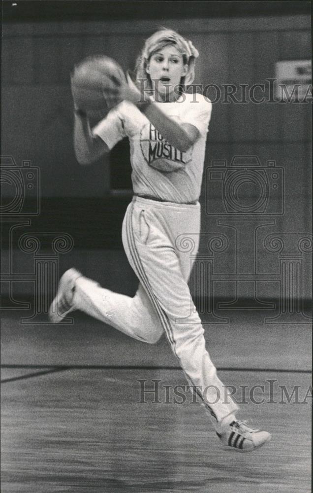 1980 Press Photo Chicago Hustle Veteran Janie Fincher - RRQ21865 - Historic Images