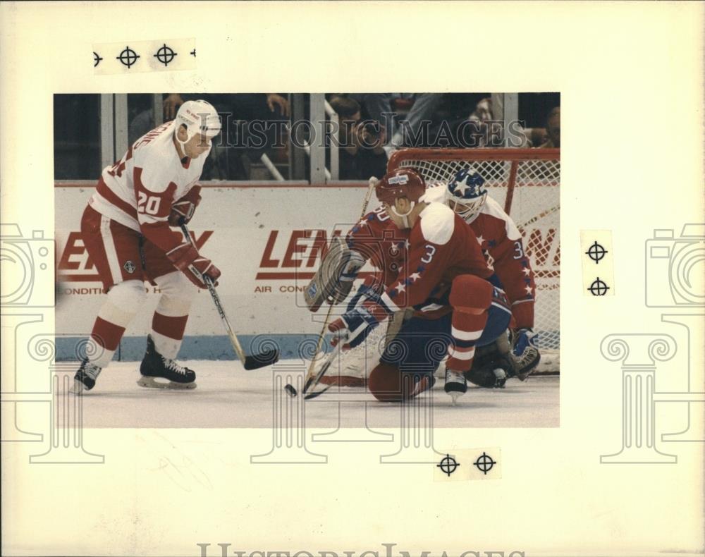 1988 Press Photo Lee Norwood American Ice Hockey Player - RRQ22731 - Historic Images