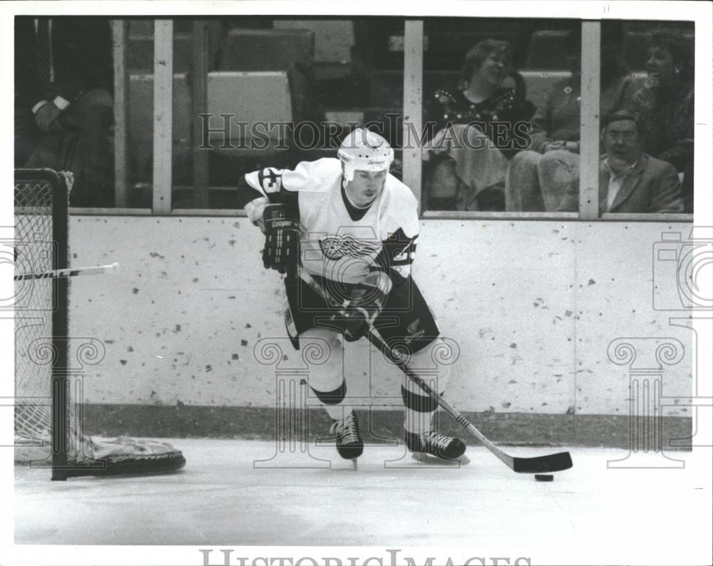 1988 Press Photo Lee Norwood American Ice Hockey Player - RRQ22737 - Historic Images