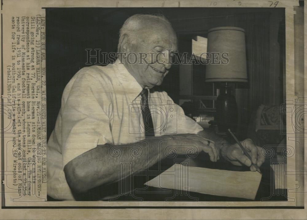 1970 Press Photo Bernie Bierman Work Laguna Hills Home - RRQ22781 - Historic Images