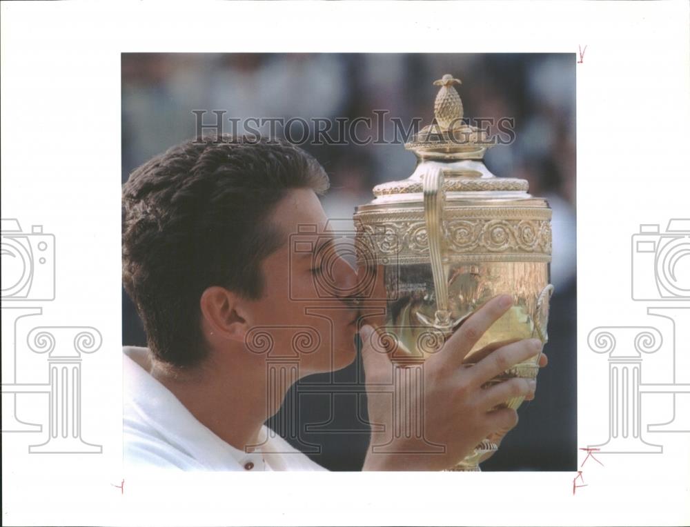 1996 Press Photo Richard Krajicek Wimbledon Champs - RRQ23001 - Historic Images