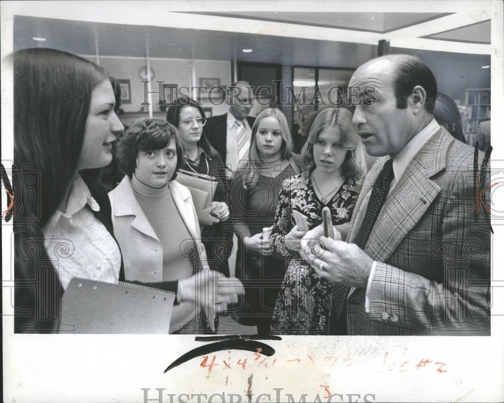 1974 Press Photo Joe Gariagiola Student Commentator Kid - RRQ23083 - Historic Images