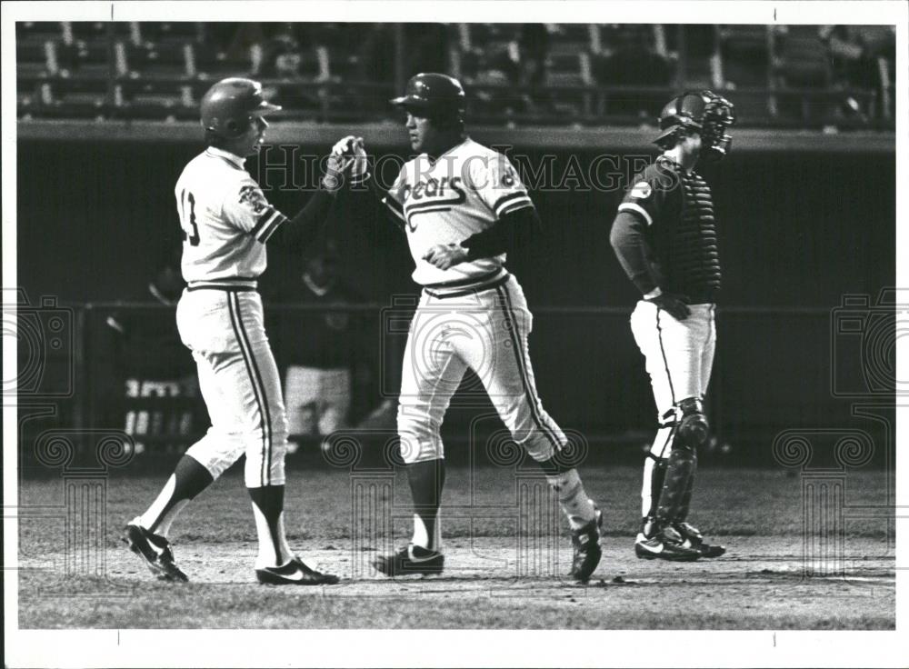 1982 Press Photo Dennis Littlejohn Pete Mackanin Bears - RRQ23277 - Historic Images