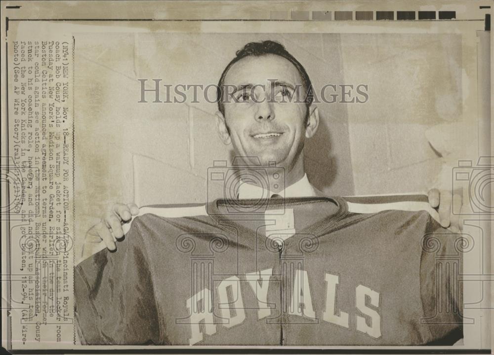 1994 Press Photo Cincinnati Royal Bob Coach Warmup - RRQ23643 - Historic Images