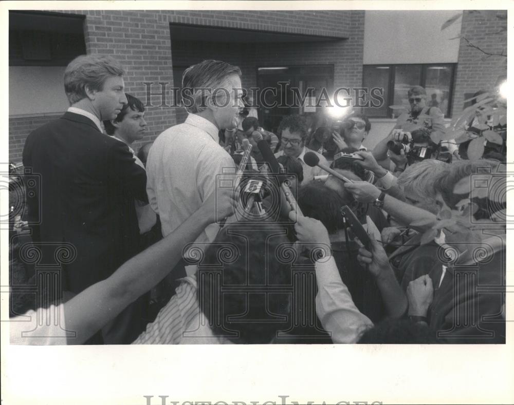 1987 Press Photo Bears Press Conference McCaskey Speaks - RRQ25713 - Historic Images