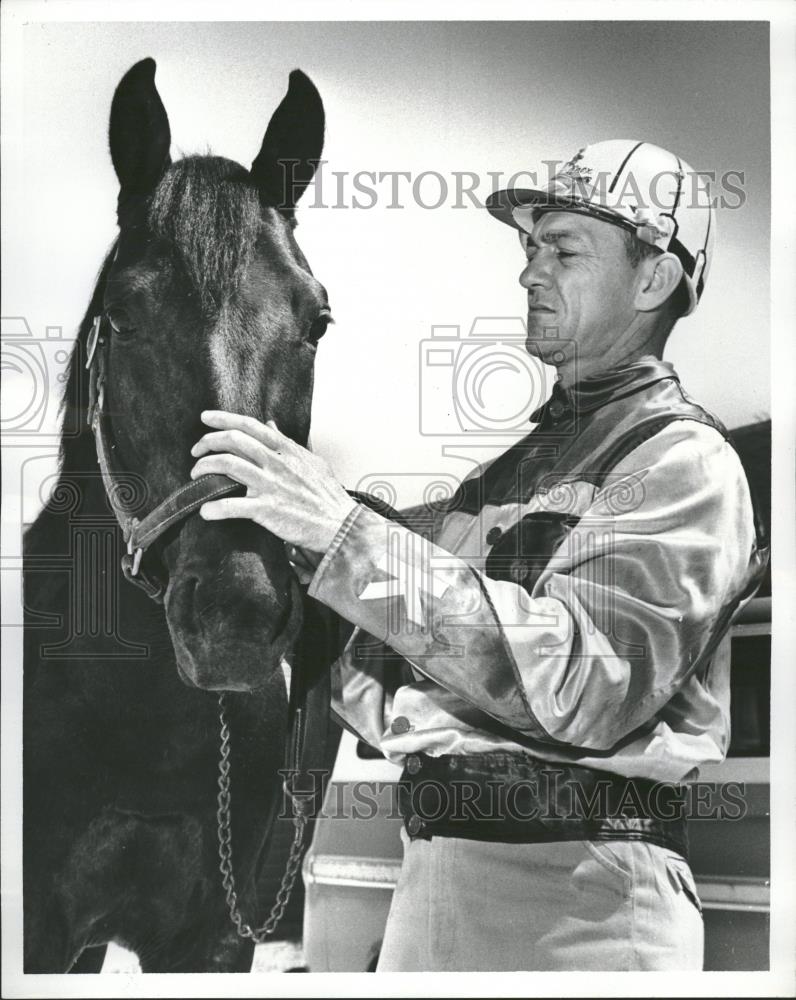 Bob Knox Horse Race Jockey Sports - RRQ26337 - Historic Images