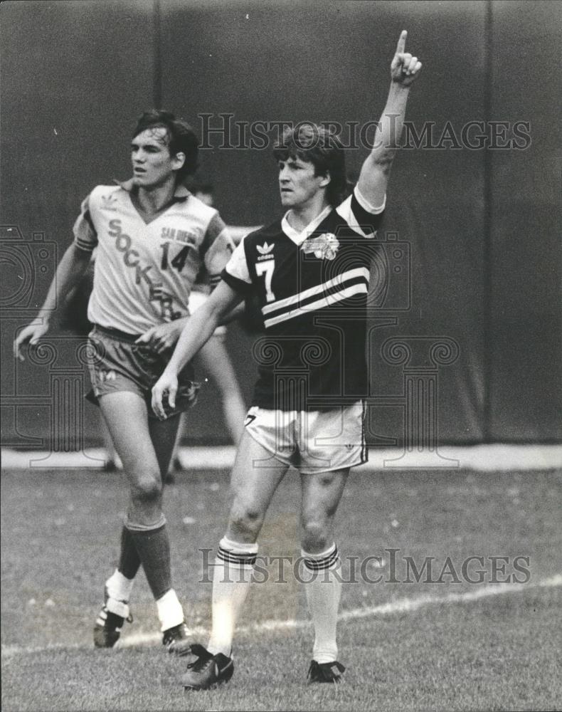 1982 Press Photo Sting Gordon Hil San Diego Sockers get - RRQ26451 - Historic Images