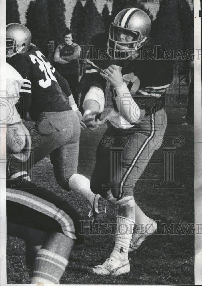 1974 Press Photo Tom McGuire , Illinois Benedicting QB - RRQ26693 - Historic Images