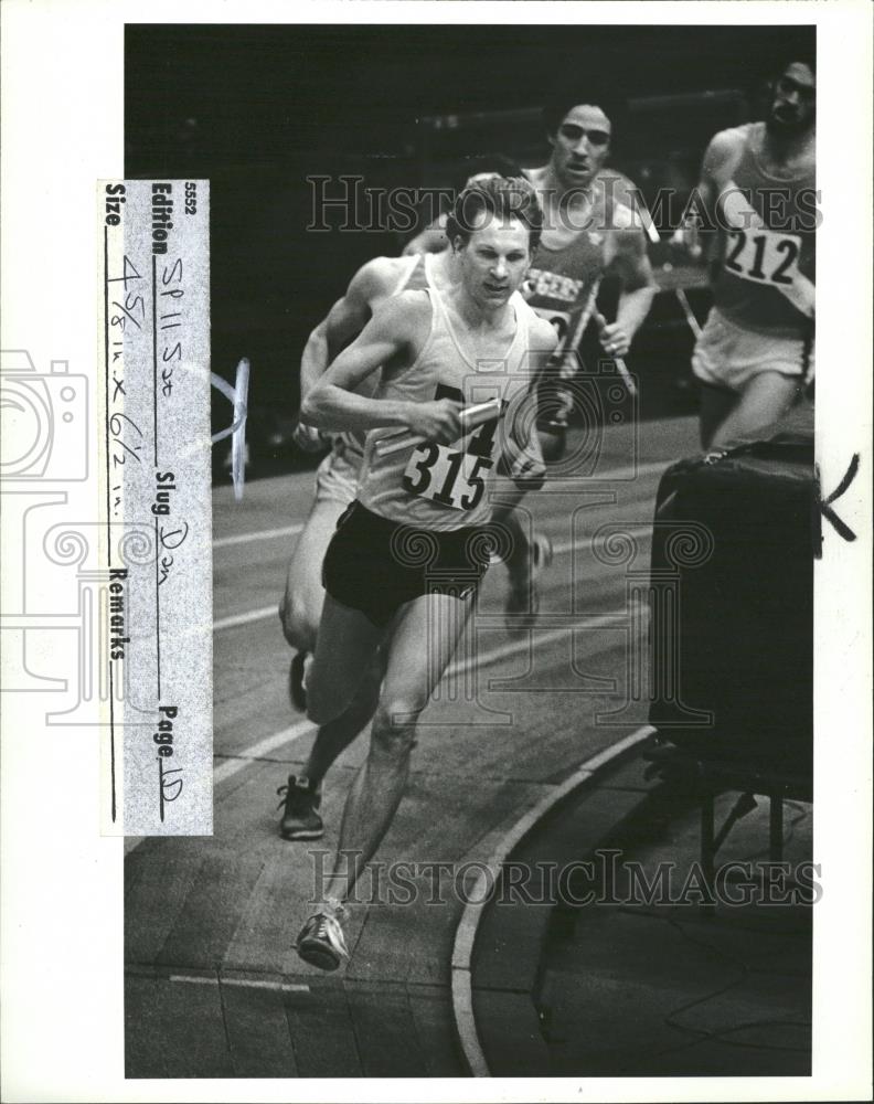 1981 Press Photo Dan Heikkinen Track Lap Near NCAA - RRQ26809 - Historic Images