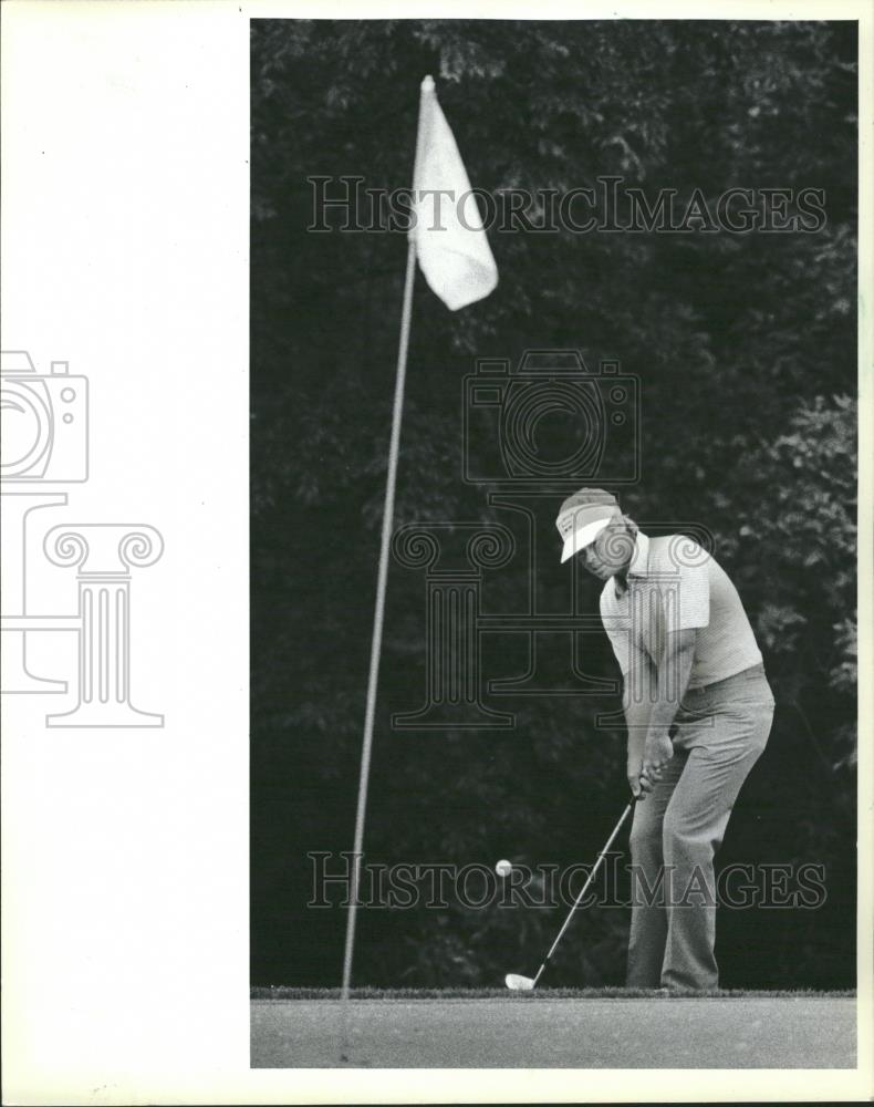 1983 Press Photo Pro Jim Simsons Turtle Greek Hole 11th - RRQ27501 - Historic Images