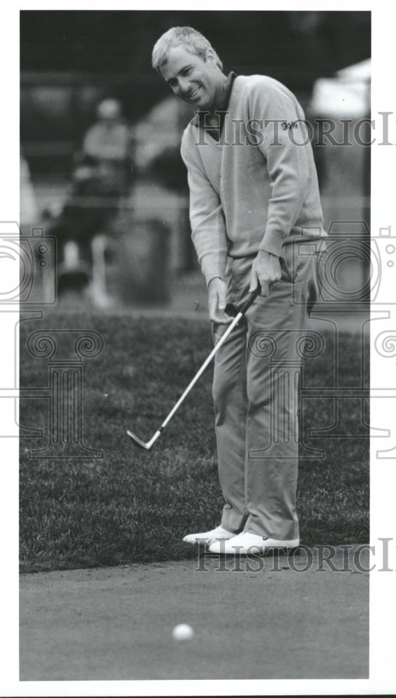 1992 Press Photo Curtis Strange Laughs Cup Golf Blast - RRQ27723 - Historic Images