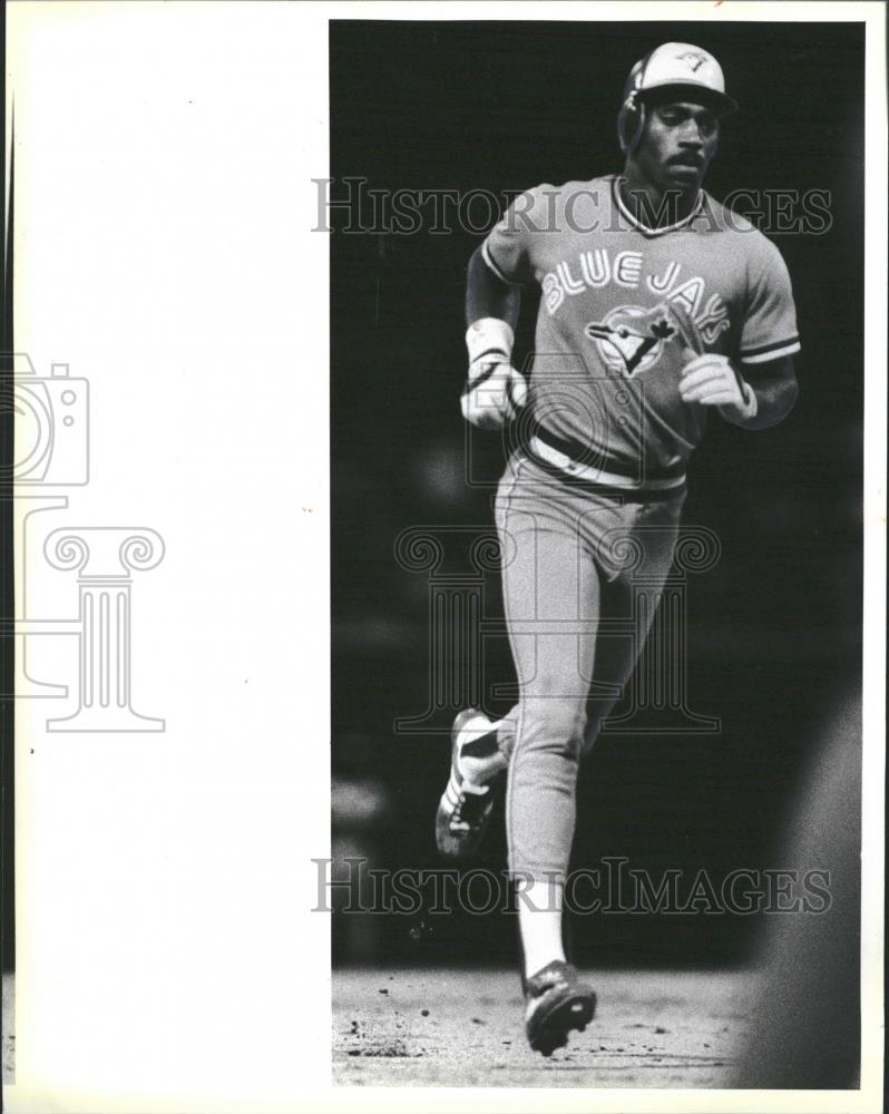 1983 Press Photo Willie UpShaw Cleveland Indians homer - RRQ27773 - Historic Images