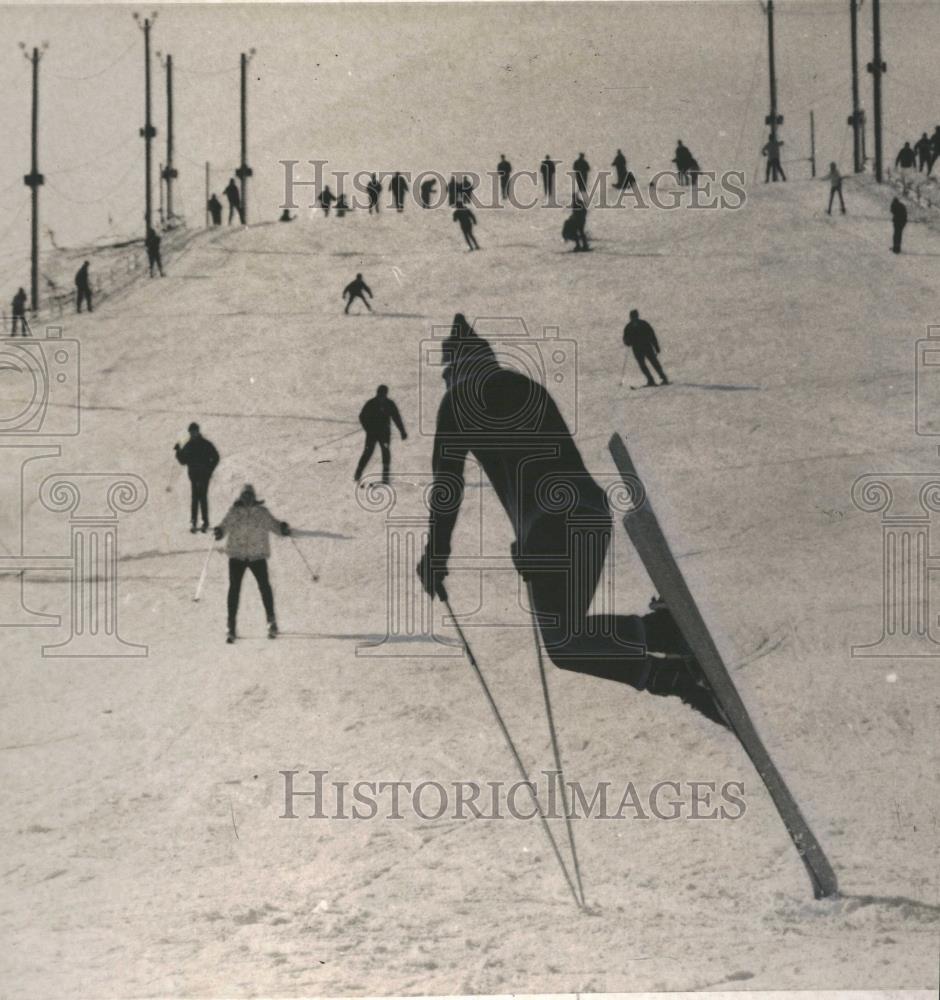 Press Photo Dan Pirece nimble skier - RRQ28017 - Historic Images