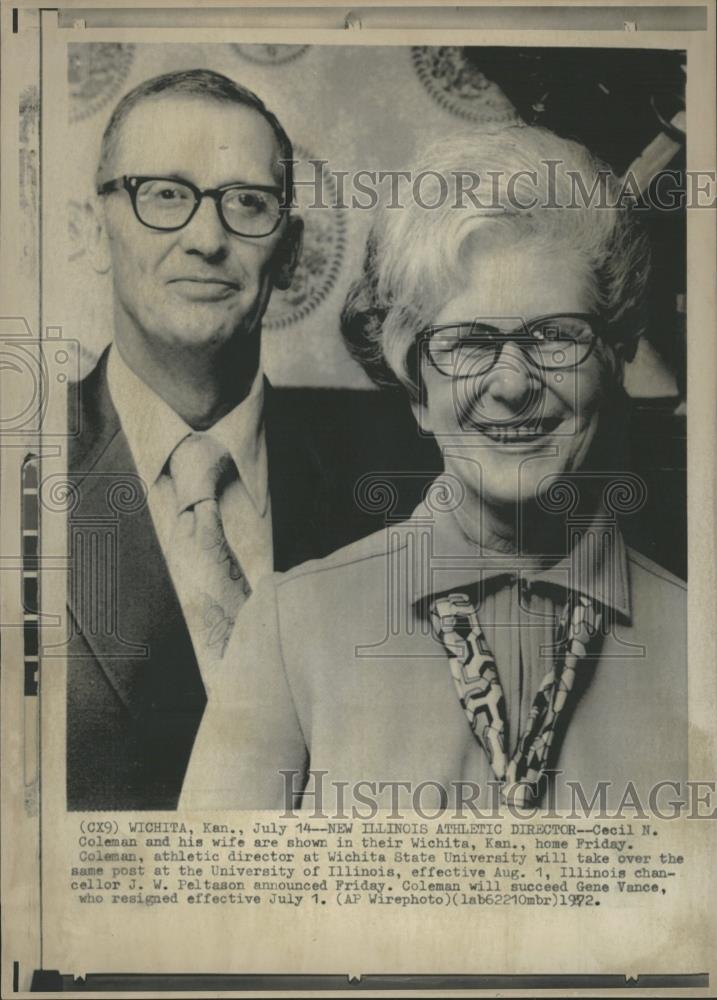 1972 Press Photo Cecil Coleman Wife Wichita Home Kan - RRQ28127 - Historic Images